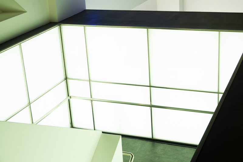 「電幻1號所」的樓梯以「光盒子」為概念（陳沛妤攝）